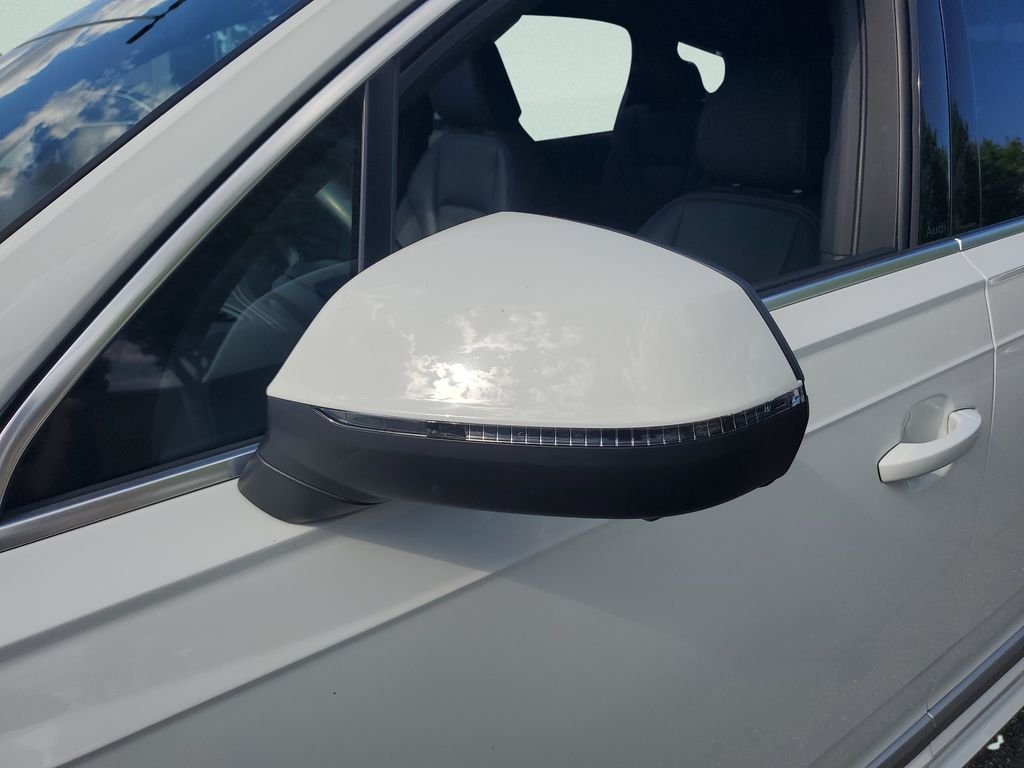 Used 2025  Audi 55 Premium Plus image 28