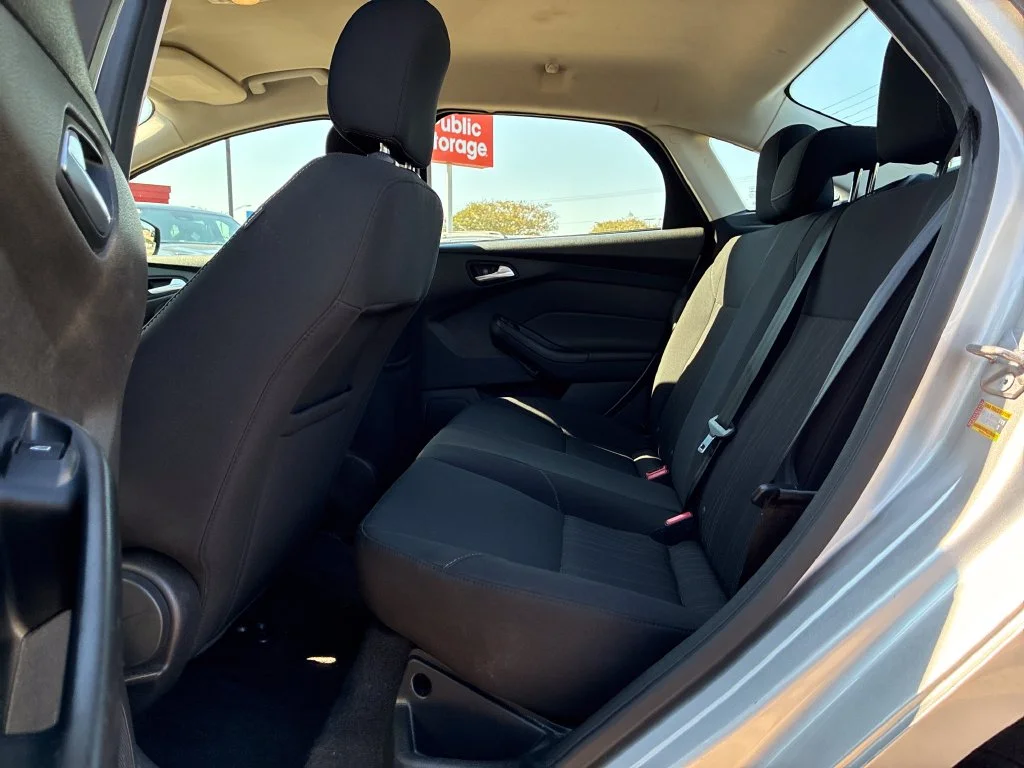 Used 2016 Silver Ford SE image 22