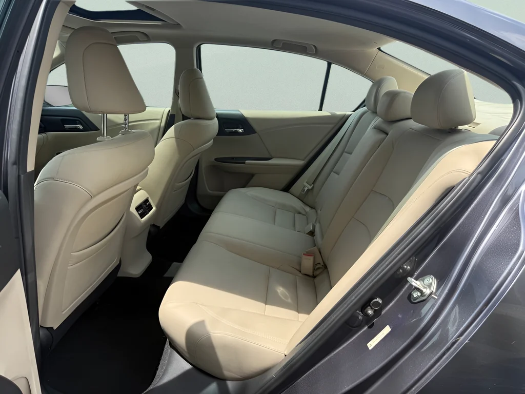 Used 2014 Modern Steel Metallic Honda Touring image 11