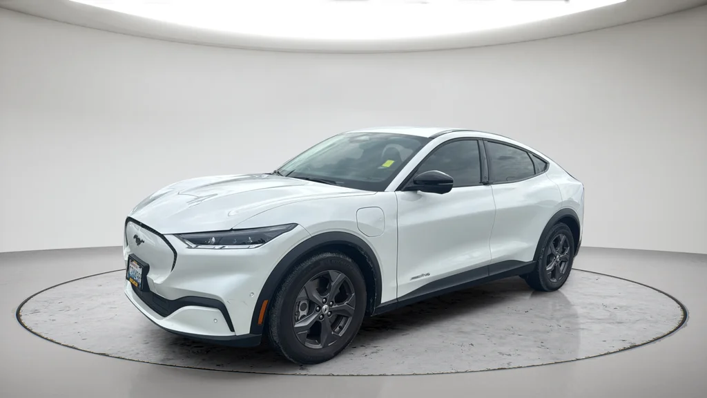 Used 2023 White Ford Select image 12