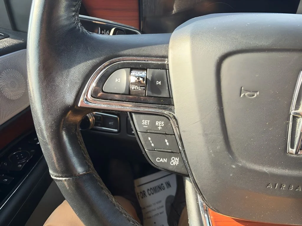 Used 2020 Infinite Black Lincoln Reserve image 22