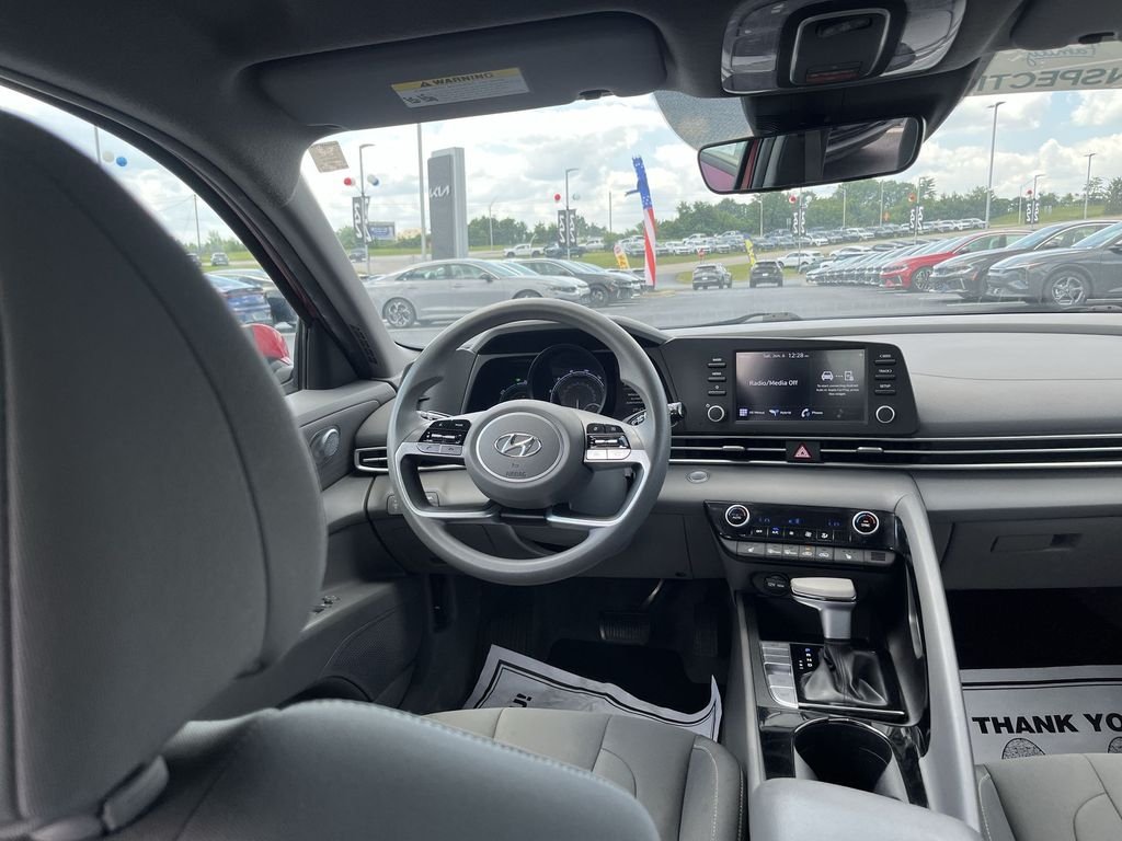 Used 2023 Red Hyundai Blue image 15