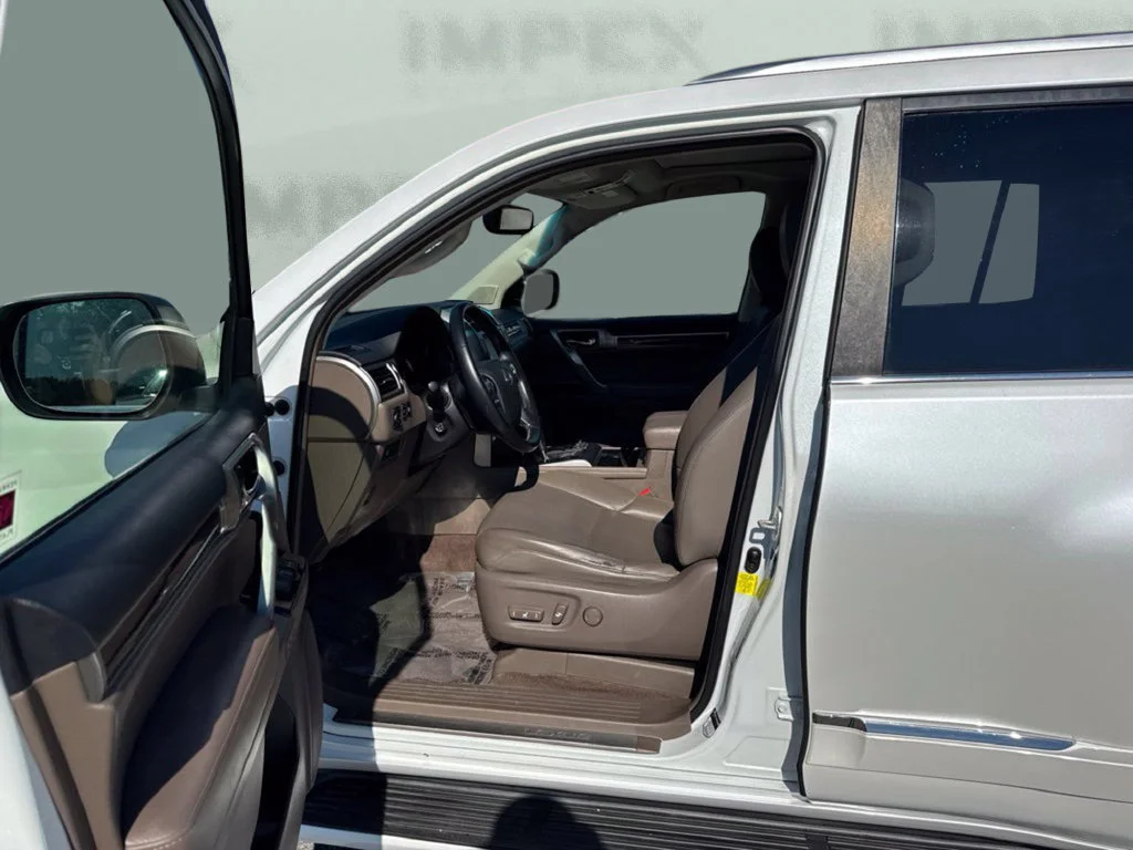 Used 2018 White Lexus 460 image 9