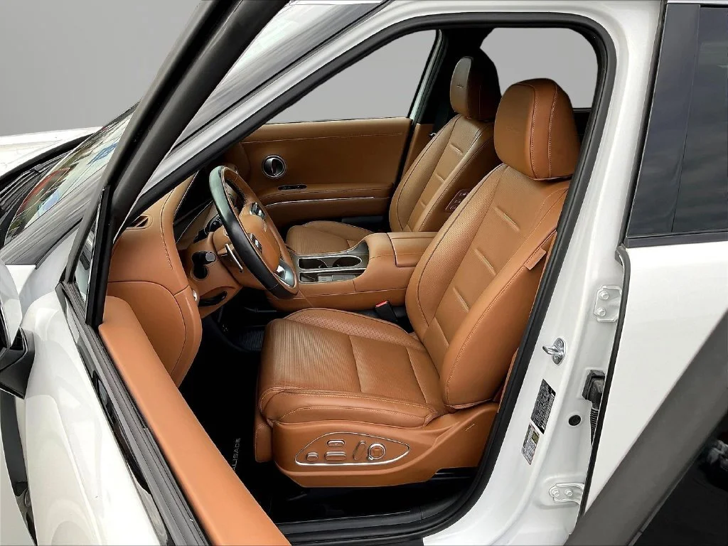 Used 2026 White Hyundai Calligraphy image 29