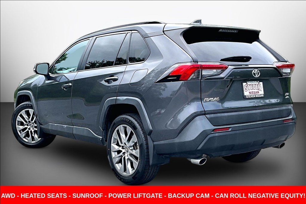 Used 2020 Gray Toyota XLE Premium image 4