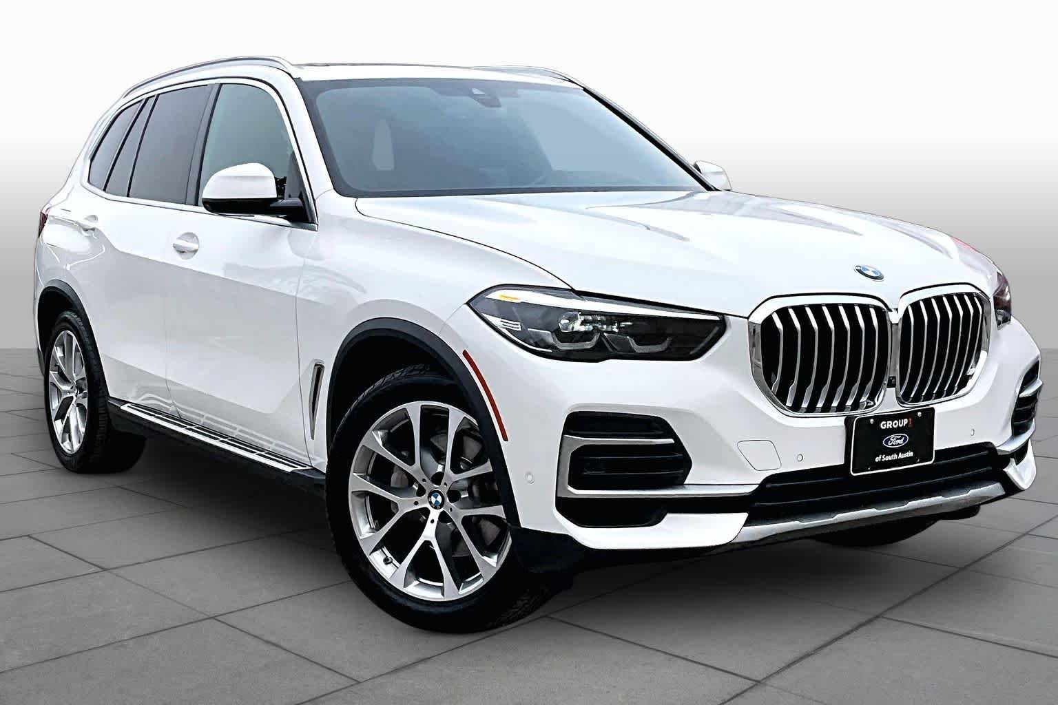 Used 2023 Alpine White BMW sDrive40i image 3
