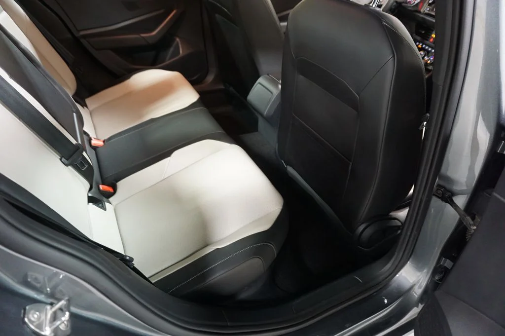 Used 2019 Platinum Gray Metallic Volkswagen R-Line image 31