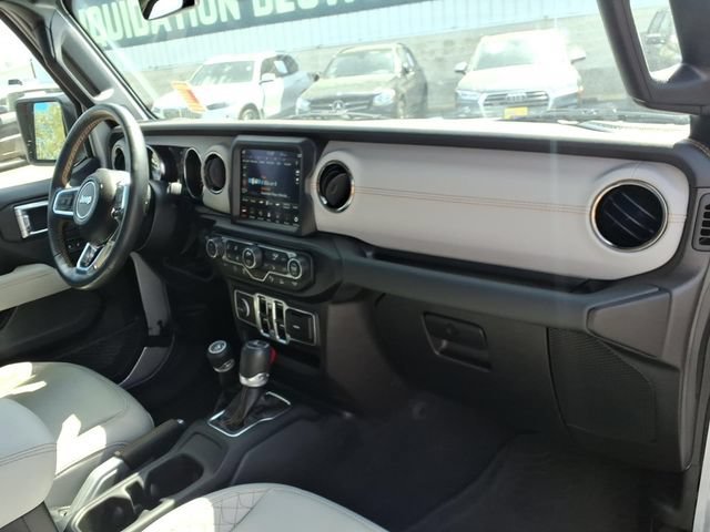Used 2023  Jeep High Altitude image 17