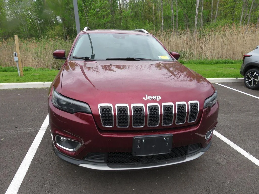 Used 2021 Velvet Red Pearlcoat Jeep Limited image 5