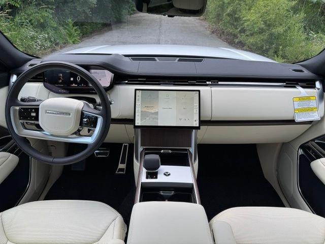 New 2026 Ostuni Pearl White Land Rover SE image 21