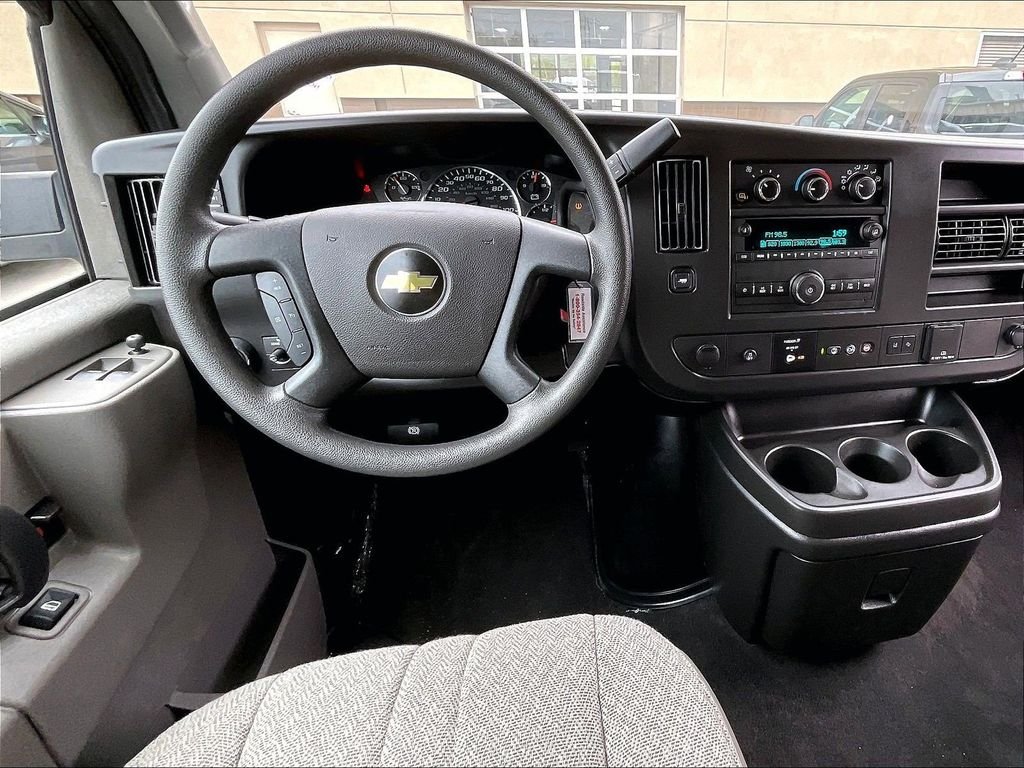 Used 2025 White Chevrolet LT image 17
