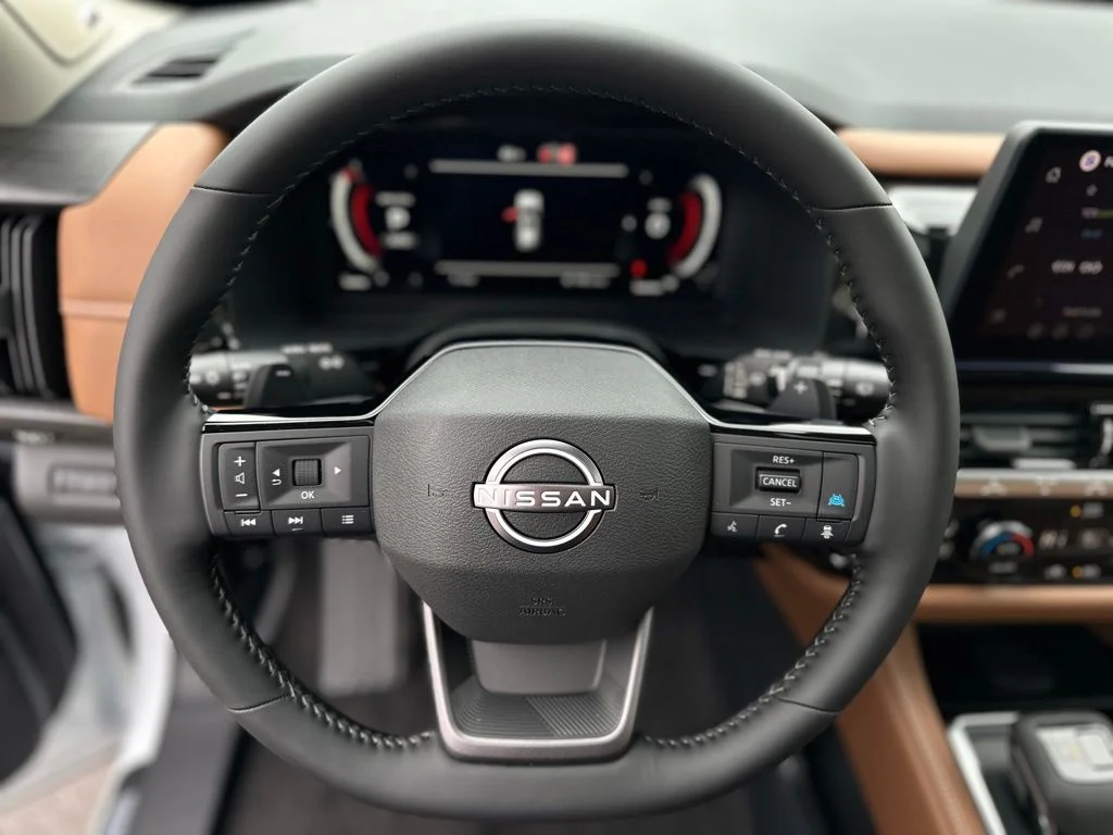 New 2026 Everest White Pearl/Black Nissan Platinum image 32