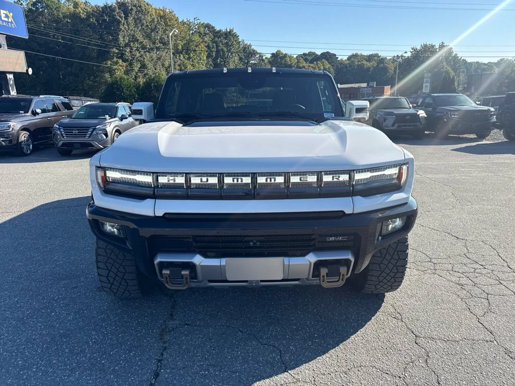 Used 2024 White GMC 2X image 8
