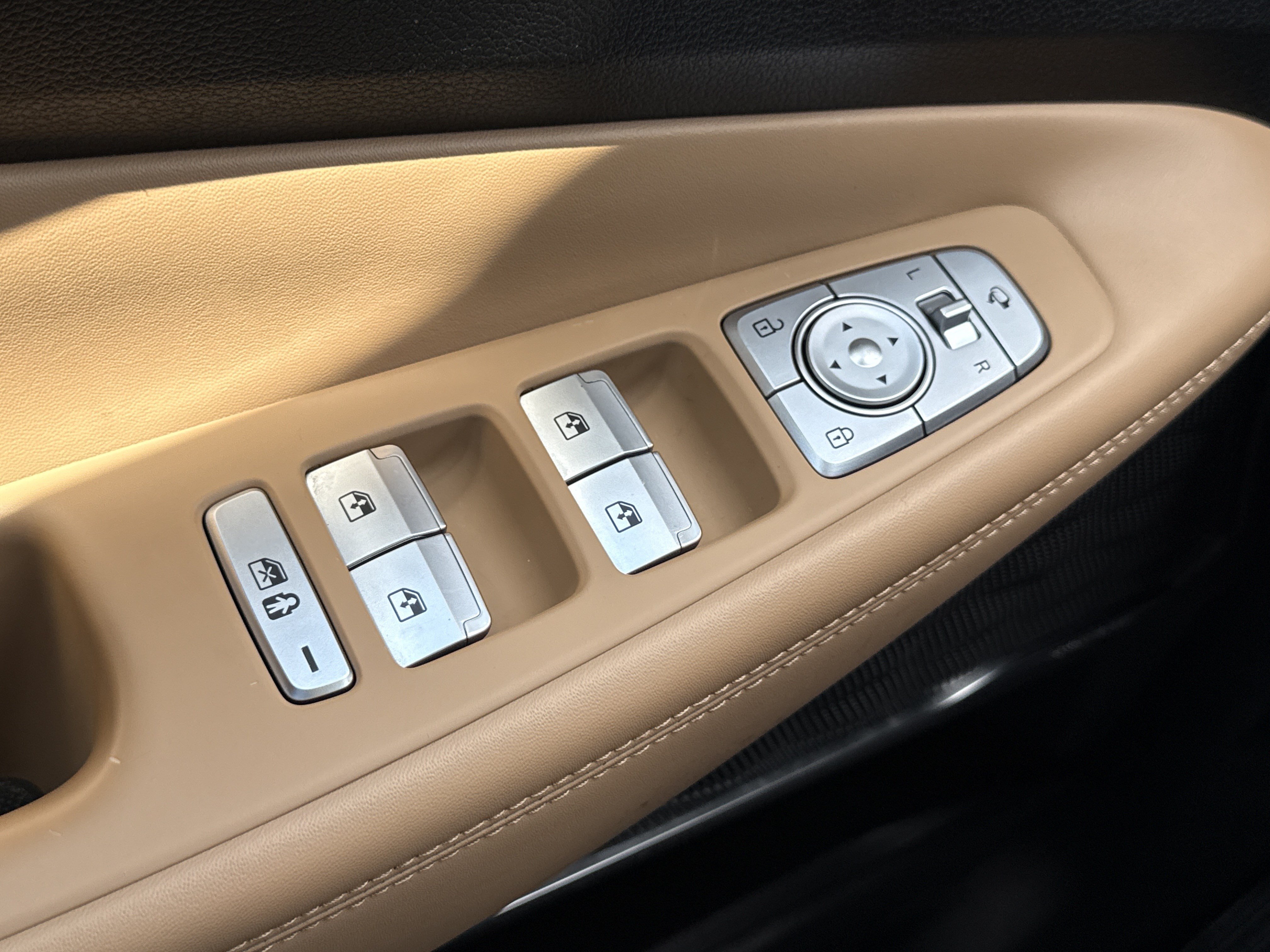 Used 2023 Hampton Gray Hyundai Calligraphy image 19