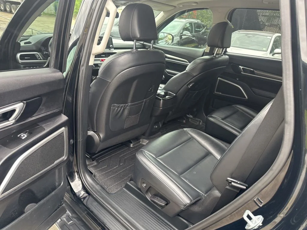 Used 2020 Black Kia S image 22