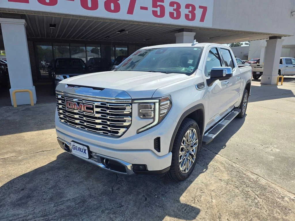 Used 2024 White GMC Denali image 2