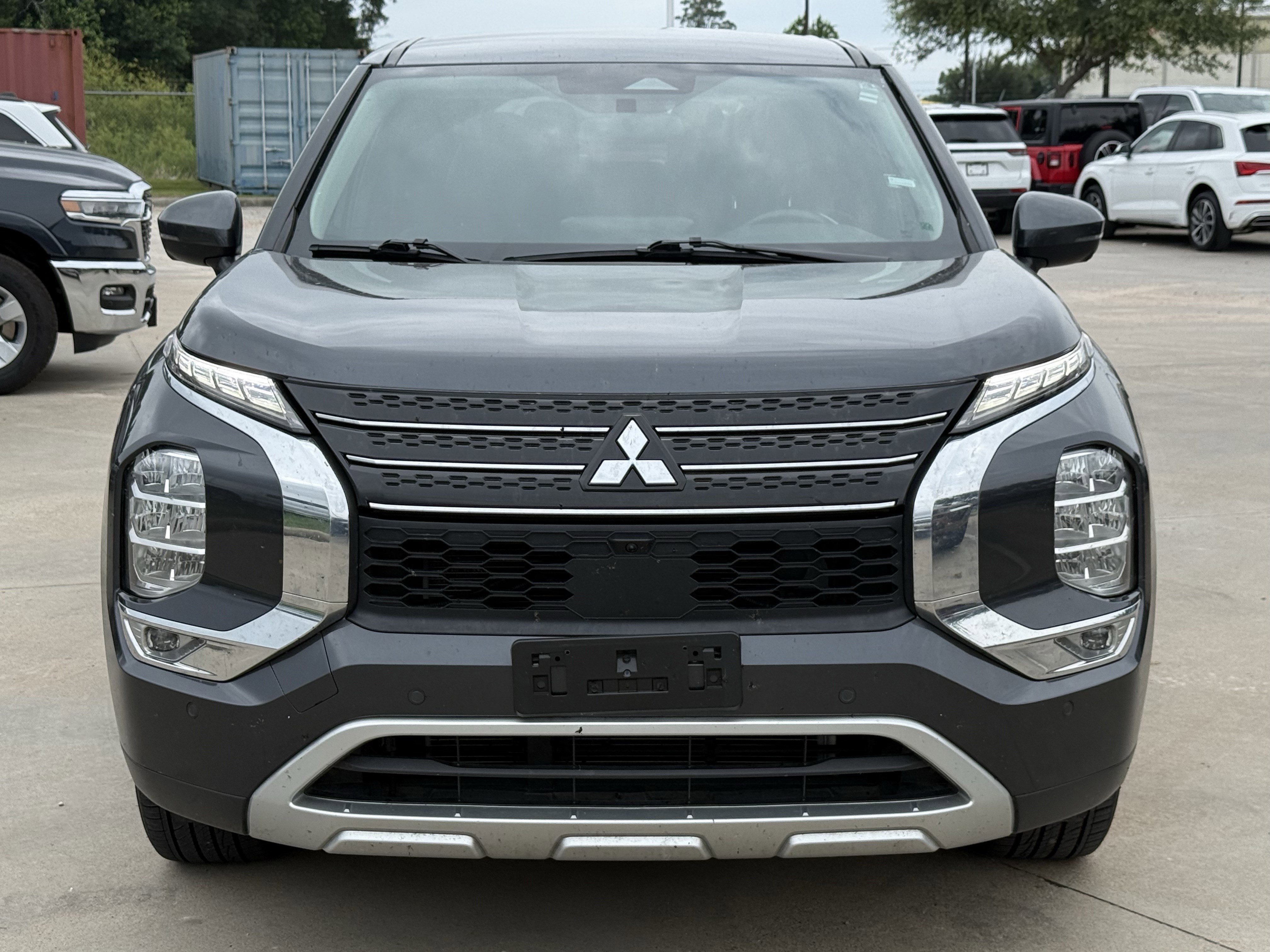Used 2024 Gray Mitsubishi SE image 9