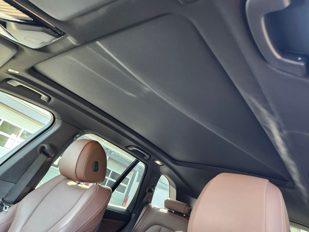 Used 2021 Gray BMW xDrive40i image 19