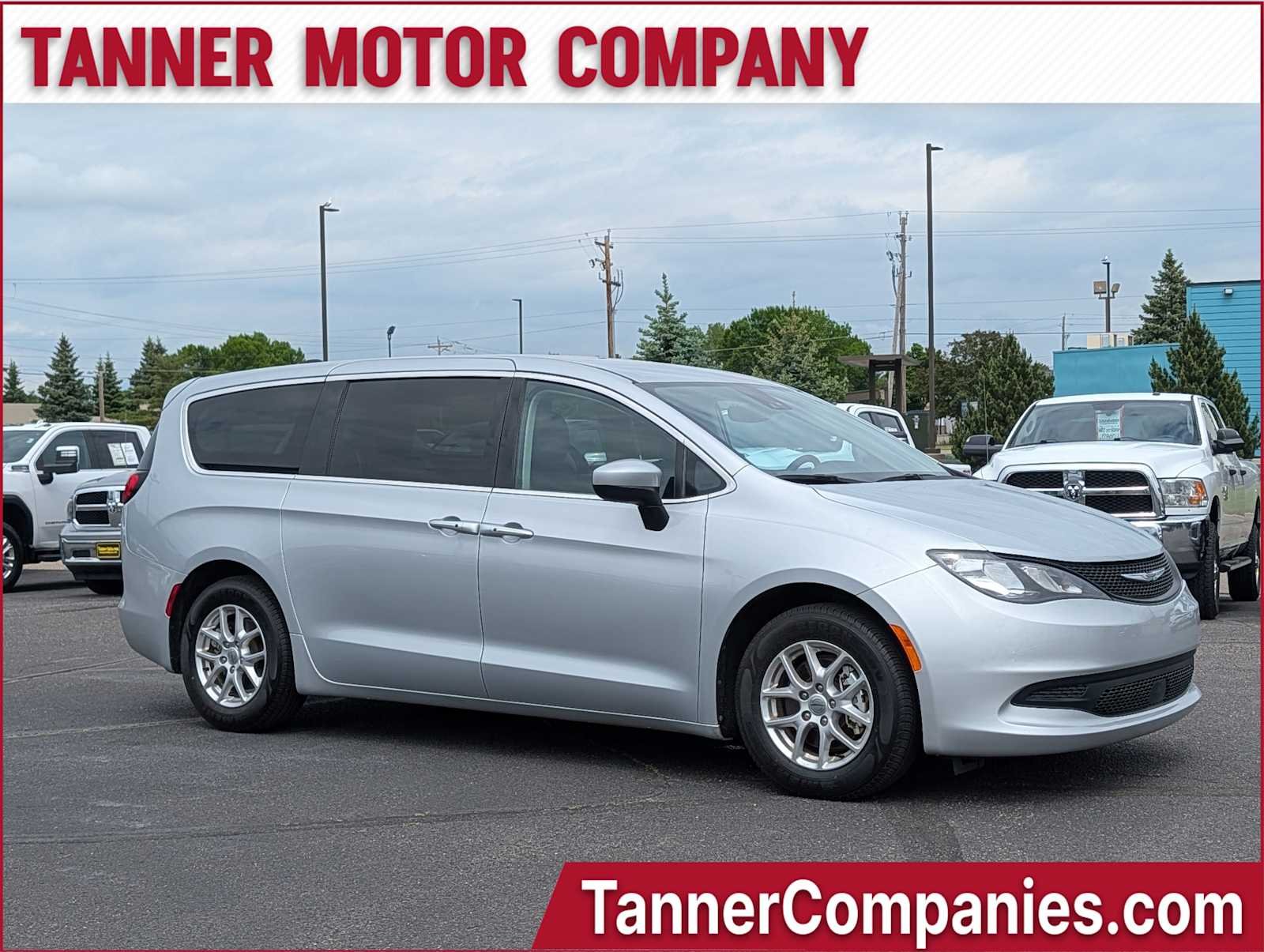 2023 Chrysler Voyager LX's photo