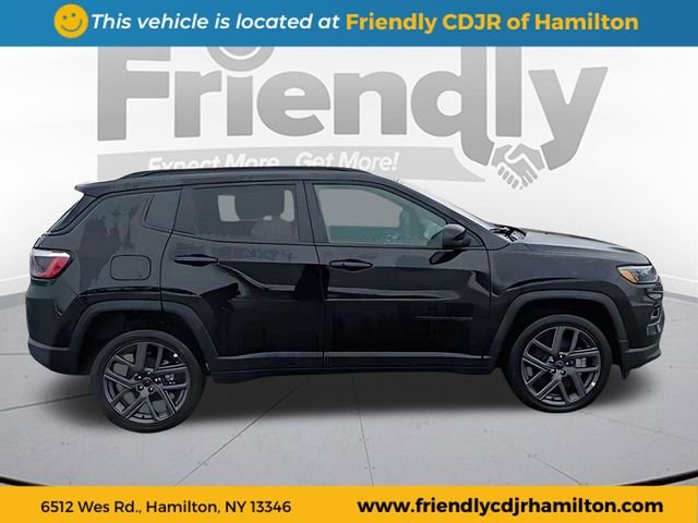 New 2026 Diamond Black Crystal Pearl-Coat Exterior Paint Jeep Limited image 6