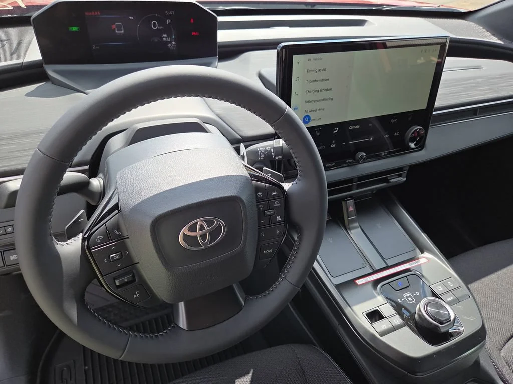 2026 Toyota C-HR SE - Photo 32