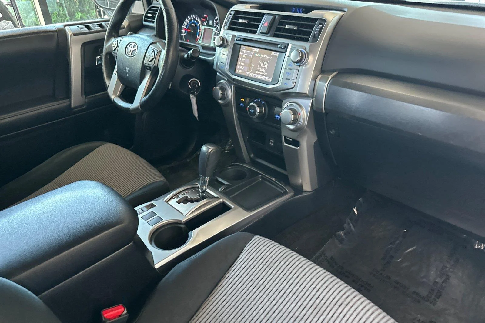 Used 2017 Classic Silver Metallic Toyota SR5 image 16