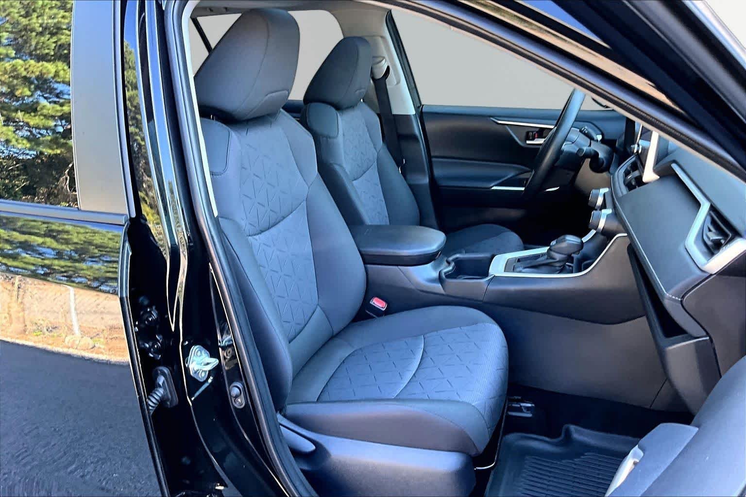 Used 2025 Midnight Black Metallic Toyota XLE image 9