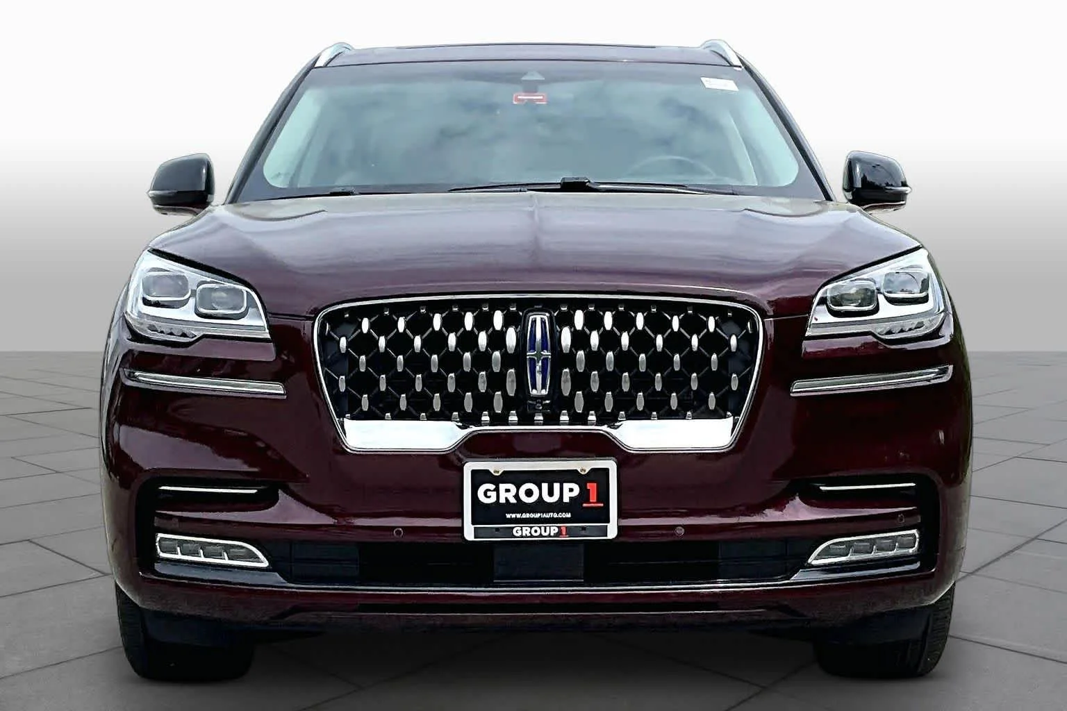 Used 2022 Burgundy Velvet Metallic Tinted Clearcoat Lincoln Grand Touring image 4