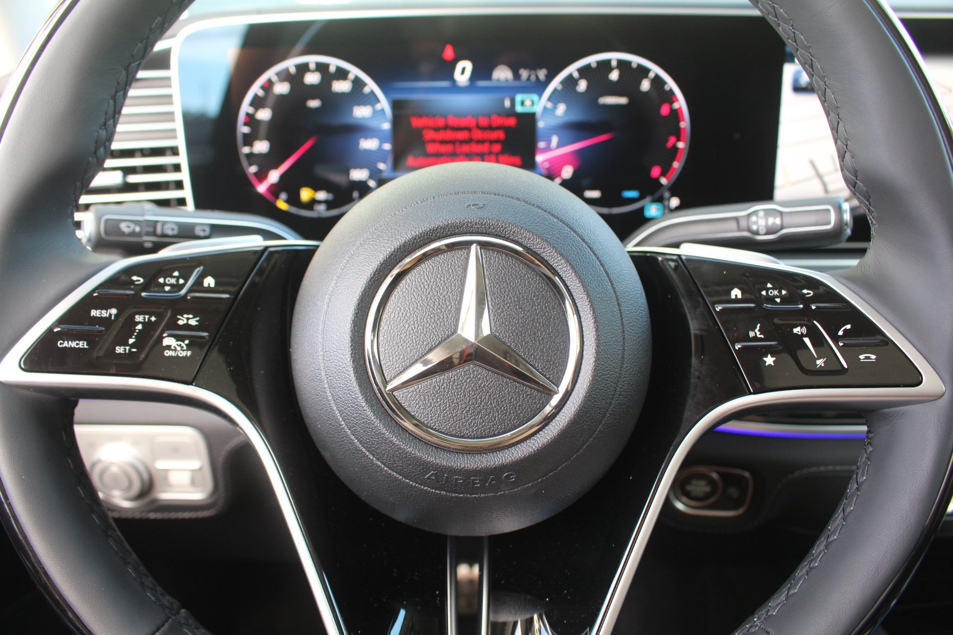 New 2026 MANUFAKTUR Moonlight White Metallic Mercedes-Benz GLS 450 image 24