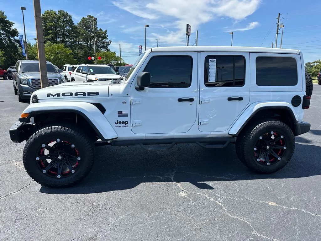 Used 2019 White Jeep Unlimited Sahara image 4