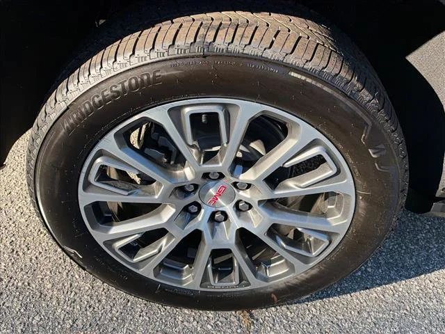 2026 GMC Yukon XL Denali - Photo 17