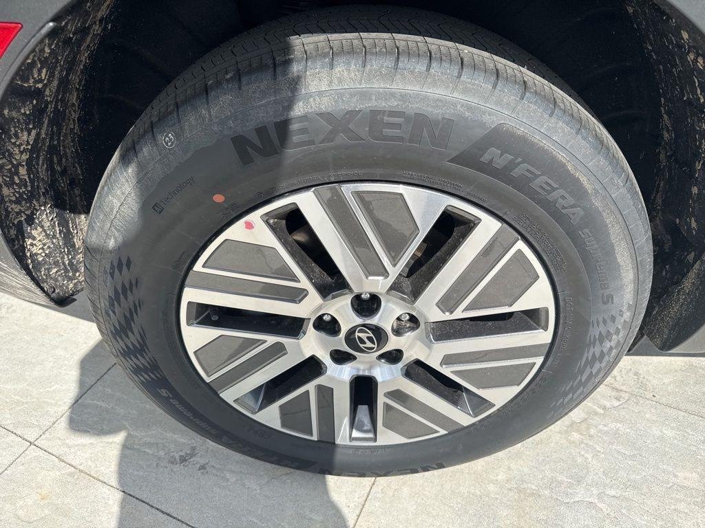 New 2026 Black Hyundai SEL Premium 8P image 24