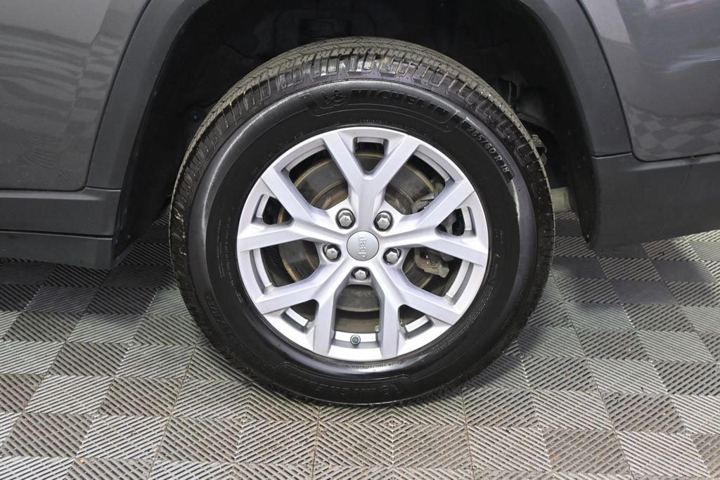 Used 2022 Gray Metallic Jeep Limited image 21