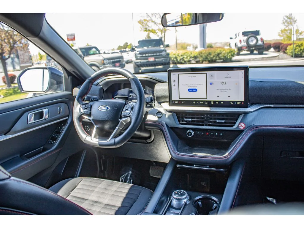 Used 2025 Carbonized Gray Metallic Ford ST-Line image 23