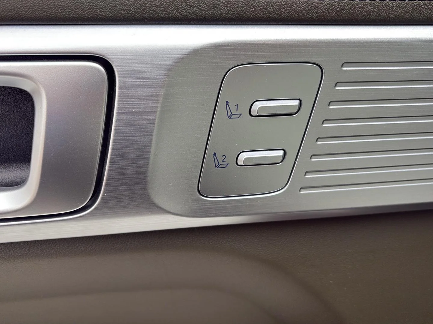 Used 2025 Earthy Brass Matte Hyundai Calligraphy image 15
