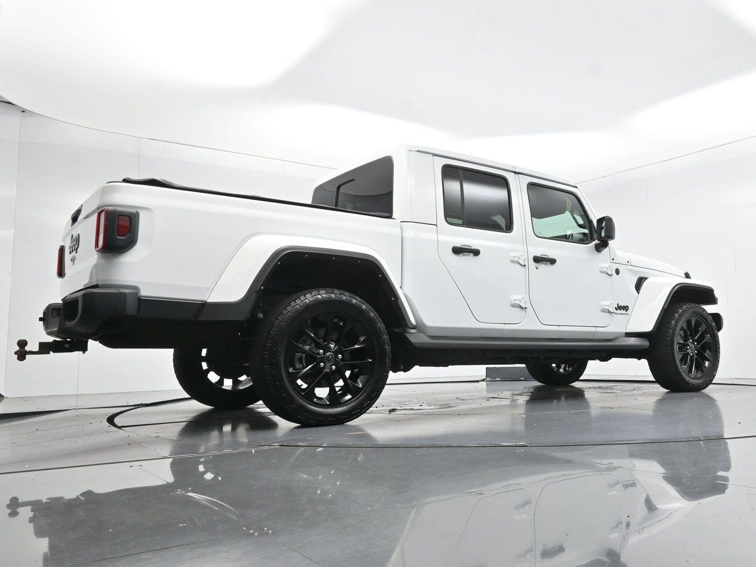Used 2025 White Jeep Nighthawk image 47
