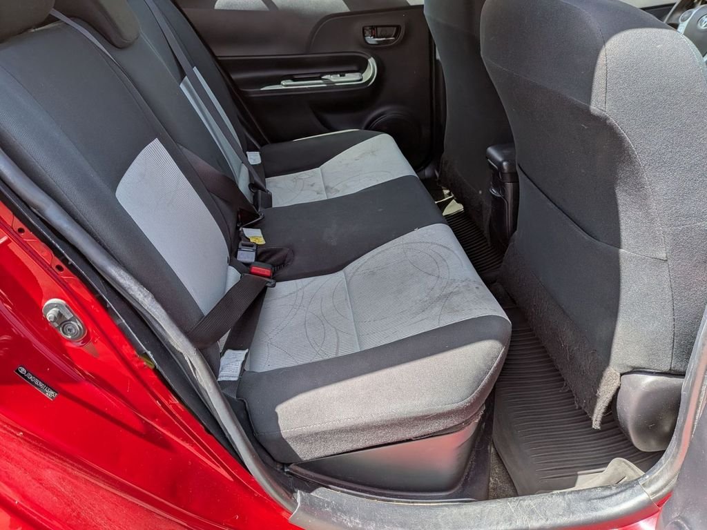 2016 Toyota Prius c Four - Photo 16
