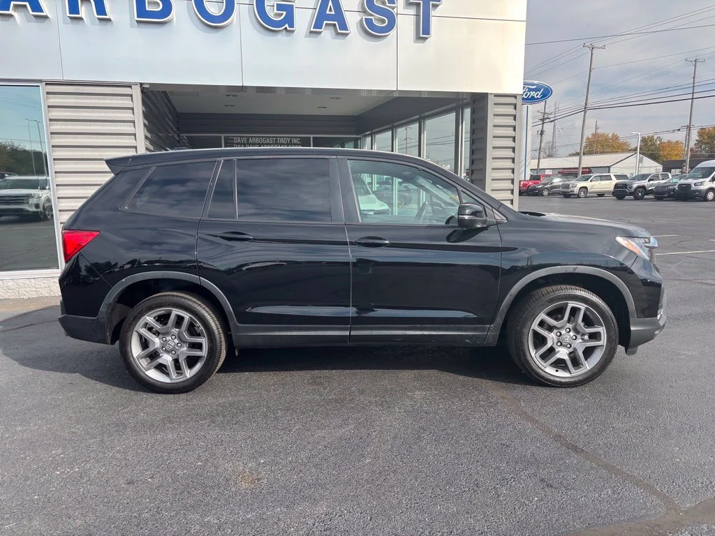 Used 2023 Black Honda EX-L image 4