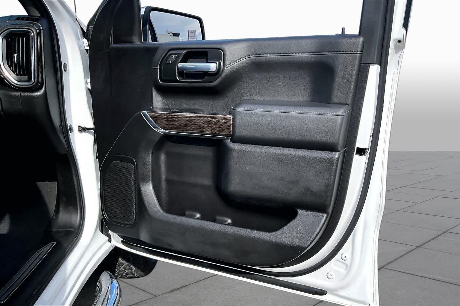 Used 2019 Summit White Chevrolet LT image 23