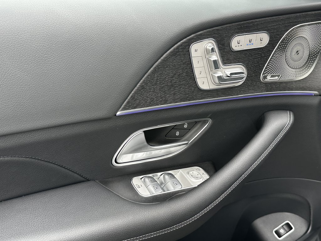 New 2026 MANUFAKTUR Silicon Grey Mercedes-Benz GLS 450 image 50