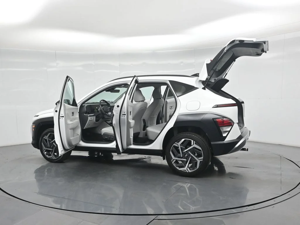 Used 2026 White Hyundai SEL Premium image 35