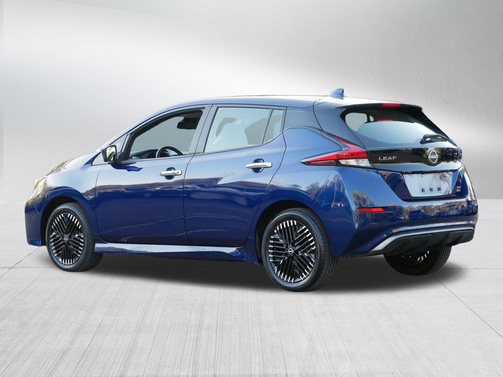 Used 2025 Deep Blue Pearl Nissan SV PLUS image 5