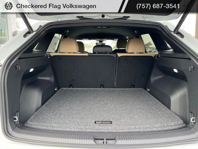 New 2026 White Volkswagen 2.0T SE w/Technology image 15