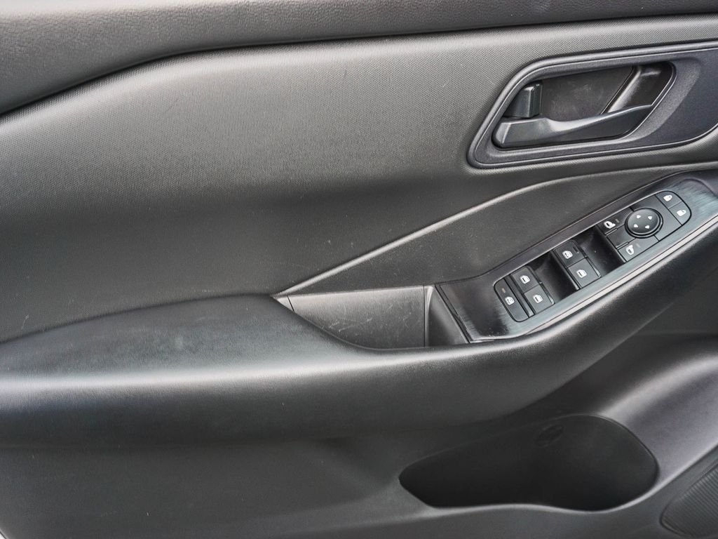 Used 2024 White Nissan S image 19