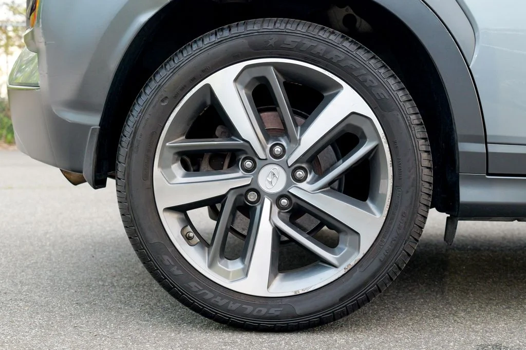 Used 2019 Sonic Silver Hyundai Limited image 13
