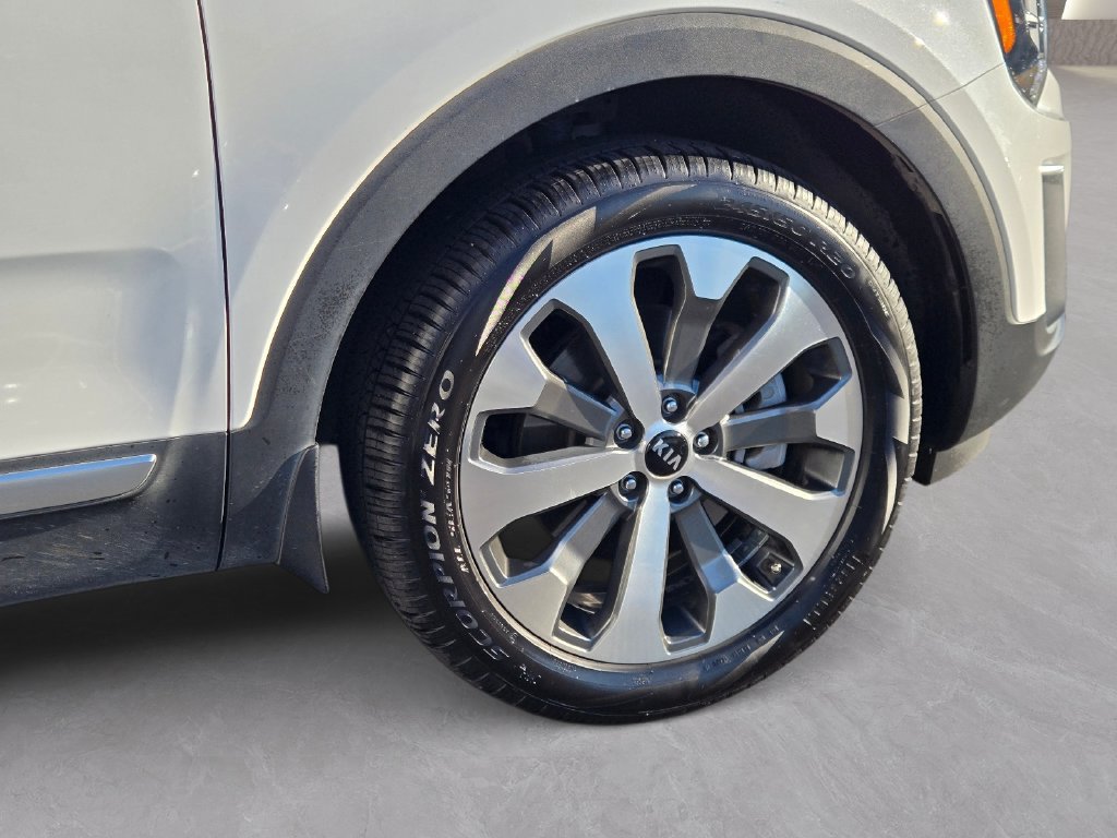 Used 2020 White Kia S image 5