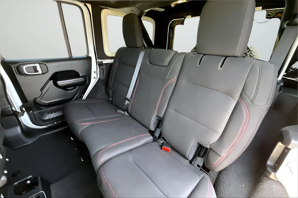 Used 2021 White Jeep Unlimited Rubicon image 18