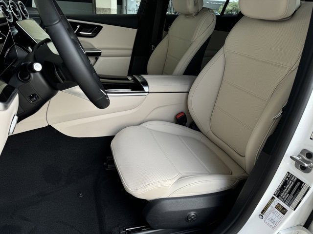 New 2025 Polar White Mercedes-Benz GLC 300 image 32