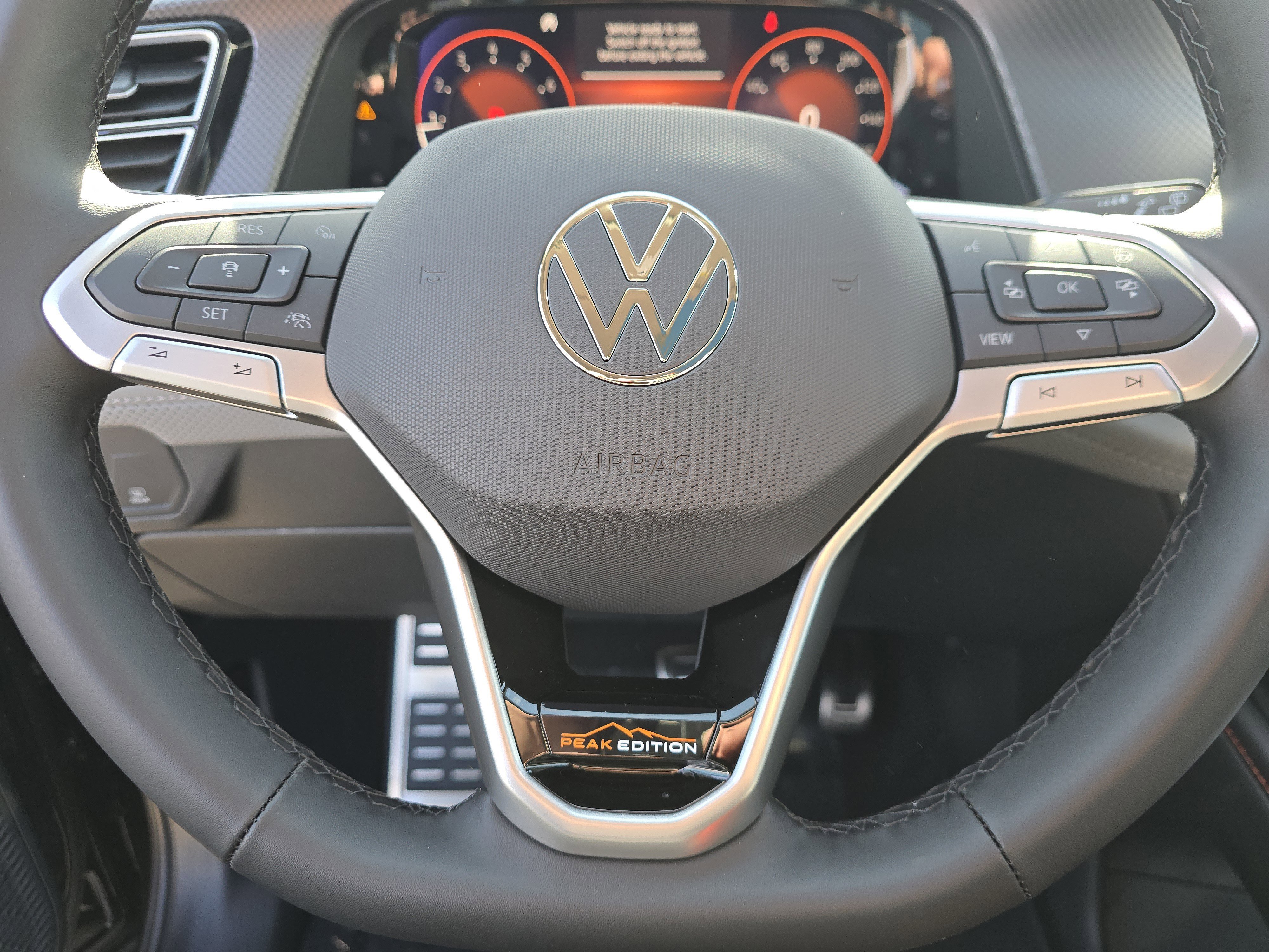New 2026 Deep Black Pearl Volkswagen 2.0T Peak Edition image 22