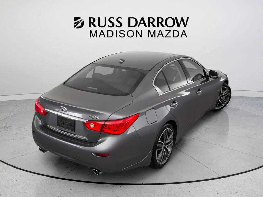Used 2017 Gray INFINITI Sport image 4